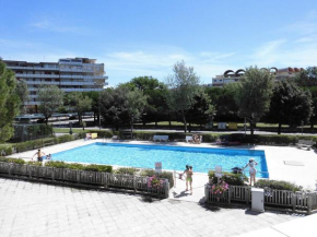 Beautiful Beachfront Apartment with Swimming Pool - Great Location, Porto Santa Margherita